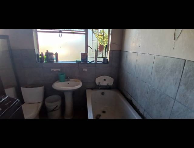 2 BEDROOM FLAT FOR SALE IN VEREENIGING CENTRAL